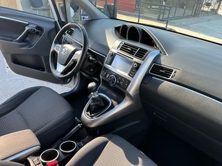 Toyota Verso 2016-thumb-39