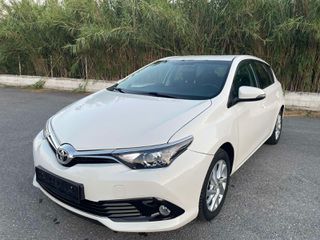 Toyota Auris 2016 1200