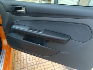 Ford Focus 2007 st-thumb-10