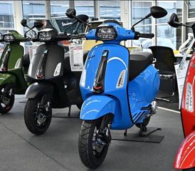 Vespa Sprint 125 2026 ΔΩΡΟ ΑΞΕΣΟΥΑΡ ΚΑΙ 30 ΑΤΟΚΕΣ