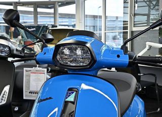 Vespa Sprint 125 2026 ΔΩΡΟ ΑΞΕΣΟΥΑΡ ΚΑΙ 30 ΑΤΟΚΕΣ-thumb-1