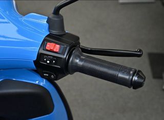 Vespa Sprint 125 2026 ΔΩΡΟ ΑΞΕΣΟΥΑΡ ΚΑΙ 30 ΑΤΟΚΕΣ-thumb-4