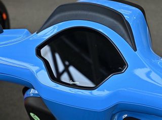 Vespa Sprint 125 2026 ΔΩΡΟ ΑΞΕΣΟΥΑΡ ΚΑΙ 30 ΑΤΟΚΕΣ-thumb-5