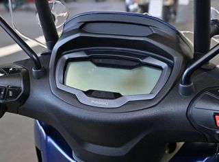 Piaggio Beverly 400 2026 S 4 ΕΤΗ ΕΓΓΥΗΣΗΣ ΝΕΟ ΧΡΩΜΑ-thumb-3