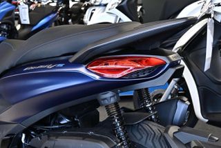Piaggio Beverly 400 2026 S 4 ΕΤΗ ΕΓΓΥΗΣΗΣ ΝΕΟ ΧΡΩΜΑ-thumb-5