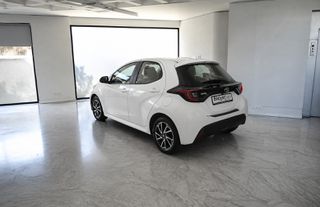 Toyota Yaris 2023 1.0 VVT-I TEAM D-thumb-3