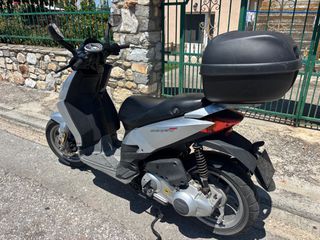 Aprilia SportCITY 125 2009-thumb-2