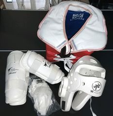 Σετ taekwondo σχεδόν αχρησιμοποίητο