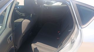 Ford Fiesta 2015-thumb-9