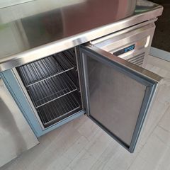 Ψυγείο πάγκος συντήρηση 188,5*70*88/98 εκ, με ενσωματωμένη μηχανή, 3 πόρτες και σήκωμα. Μεταχειρισμένο. Ποιότητα & Τιμή Stockinox-thumb-14