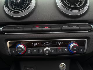 Audi A3 2018 CABRIOLET//S-LINE//150HP// BLUE CRYSTAL !-thumb-26