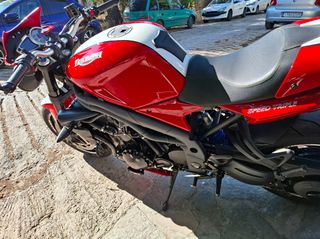 Triumph Speed Triple 1050 2010 Special edition-thumb-4