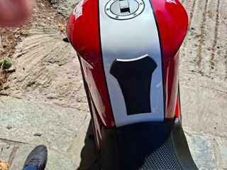 Triumph Speed Triple 1050 2010 Special edition-thumb-6