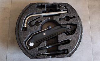 Βάση φελιζόλ ρεζέρβες με εργαλεία Seat Leon 2005-2013 5p0012115c
