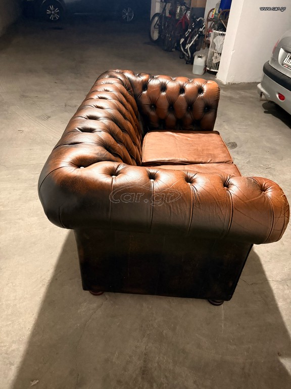 Καναπές chesterfield