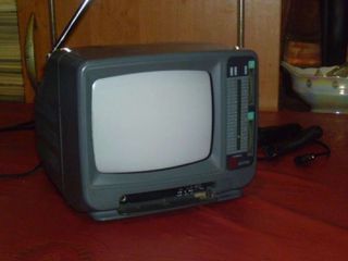 Vintage Mini Τηλεόραση (RTV 015) ασπρόμαυρη 5.5 ίντσες , (1987)