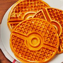 Pokemon Pokeball Waffle Maker-thumb-1