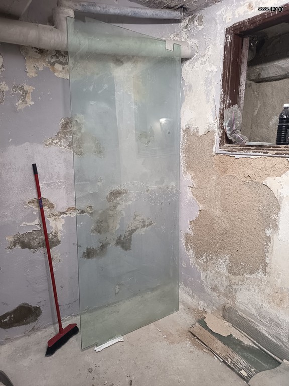 Γυάλινη πόρτα καταστήματος