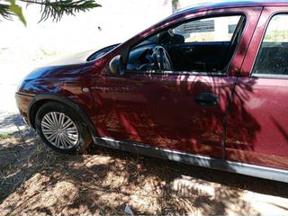 Opel Corsa 2003-thumb-4