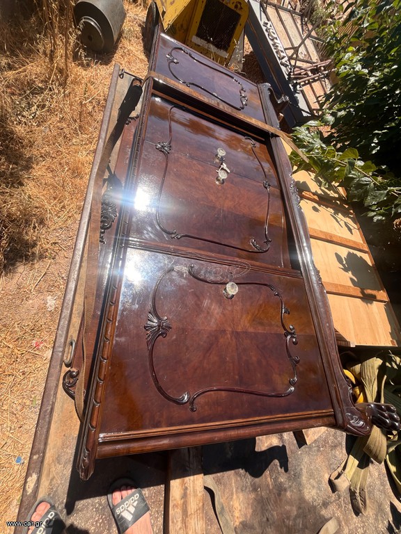 Πωλείται μπουφές αντίκα