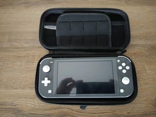 Nintendo switch lite-thumb-1