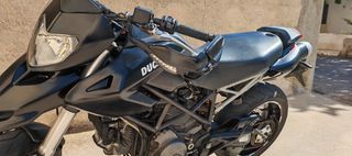 Ducati Hypermotard 796 2011