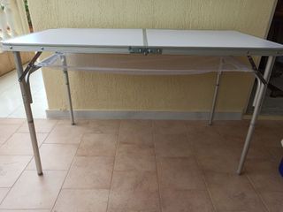 Πωλούνται 2 πτυσσόμενα τραπέζια Camping