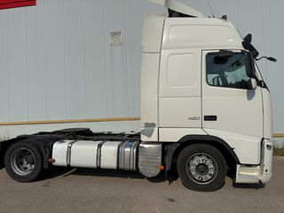 Volvo 2012 Low,Mega-thumb-1