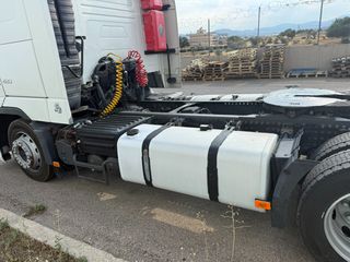 Volvo 2012 Low,Mega-thumb-4