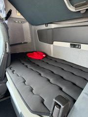 Volvo 2012 Low,Mega-thumb-8