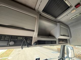 Volvo 2012 Low,Mega-thumb-11