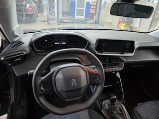 Peugeot 208 2021-thumb-7