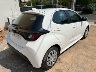 Toyota Yaris 2022-thumb-1