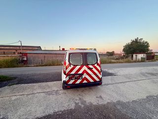 Ford Transit Connect 2017 Με φανάρια συνοδευτικού. Όλα τα σέρβις στην αντιπροσωπεία-thumb-11