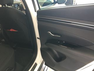 Hyundai Tucson 2024 1.6T 180PS 4WD 7DCT Distinctive_White Pearl_ελληνικό_1ο χέρι-thumb-12