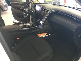 Hyundai Tucson 2024 1.6T 180PS 4WD 7DCT Distinctive_White Pearl_ελληνικό_1ο χέρι-thumb-14