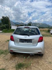 Toyota Yaris 2016-thumb-3