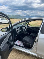 Toyota Yaris 2016-thumb-4
