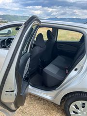 Toyota Yaris 2016-thumb-9