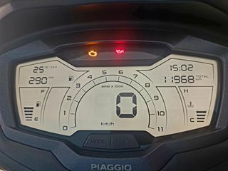Piaggio Beverly 400 2025 HPE S-thumb-4