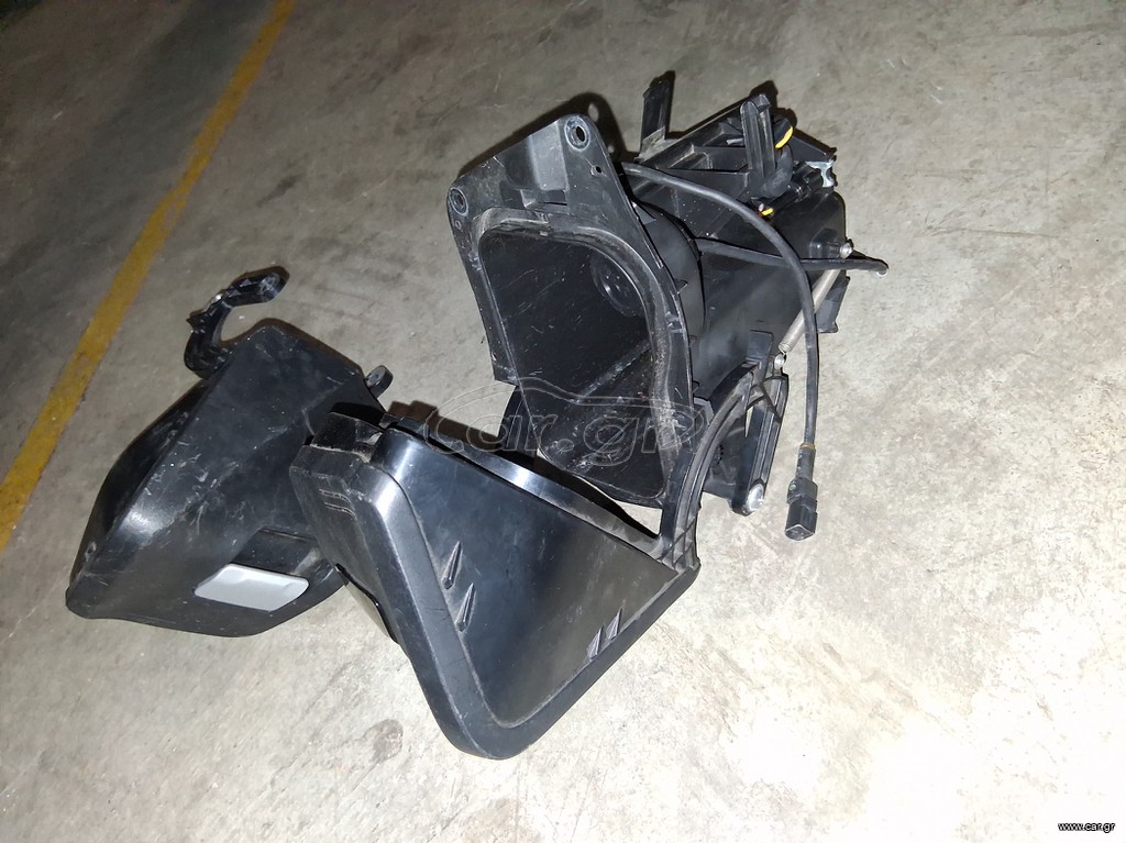 yamaha tmax 560 2022+ ντουλαπακι κομπλε