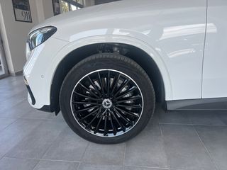 Mercedes-Benz GLC 300 2024 AMG 300e plug in-thumb-5