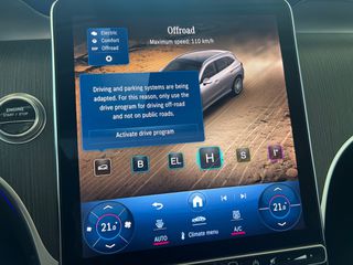 Mercedes-Benz GLC 300 2024 AMG 300e plug in-thumb-31