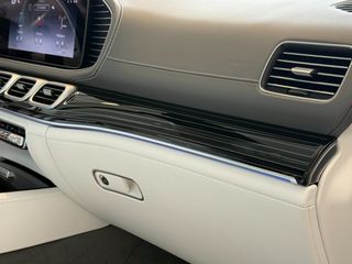 Mercedes-Benz GLS 600 2024 MAYBACH Two-Tone Full Options-thumb-40