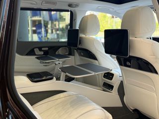 Mercedes-Benz GLS 600 2024 MAYBACH Two-Tone Full Options-thumb-42