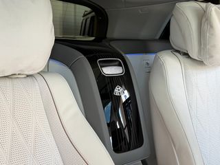 Mercedes-Benz GLS 600 2024 MAYBACH Two-Tone Full Options-thumb-47