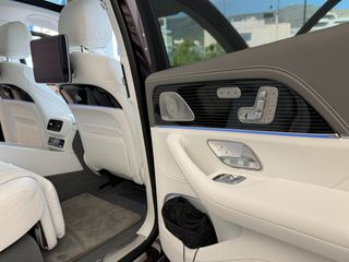 Mercedes-Benz GLS 600 2024 MAYBACH Two-Tone Full Options-thumb-52