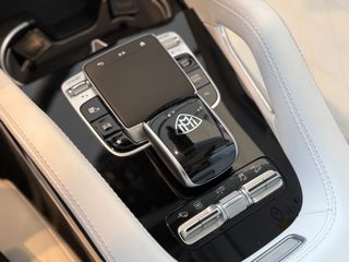 Mercedes-Benz GLS 600 2024 MAYBACH Two-Tone Full Options-thumb-23