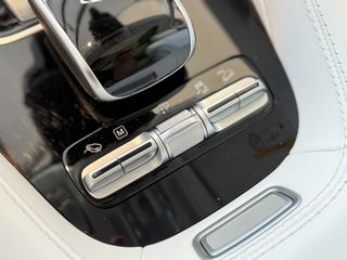 Mercedes-Benz GLS 600 2024 MAYBACH Two-Tone Full Options-thumb-24