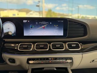 Mercedes-Benz GLS 600 2024 MAYBACH Two-Tone Full Options-thumb-25